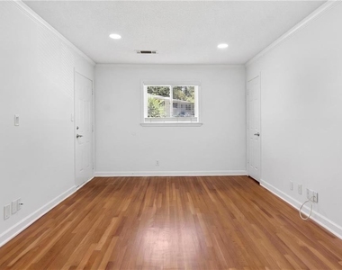 255 Jefferson Place - Photo Thumbnail 4