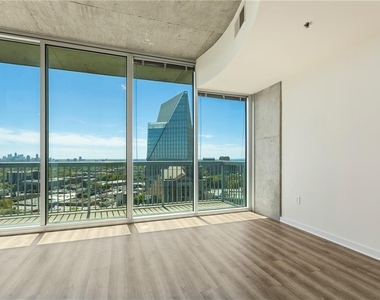 3324 Peachtree Road Ne - Photo Thumbnail 2