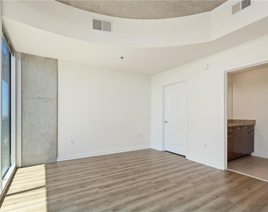 3324 Peachtree Road Ne - Photo Thumbnail 14
