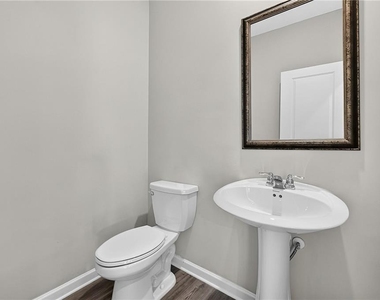 323 Golden Eagle Parkway - Photo Thumbnail 11