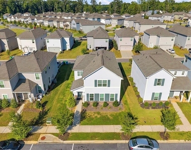 323 Golden Eagle Parkway - Photo Thumbnail 24