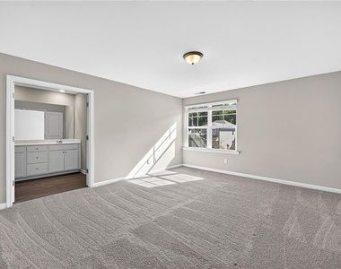 323 Golden Eagle Parkway - Photo Thumbnail 13