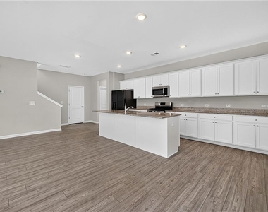 323 Golden Eagle Parkway - Photo Thumbnail 9