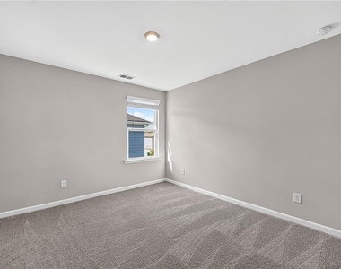 323 Golden Eagle Parkway - Photo Thumbnail 16