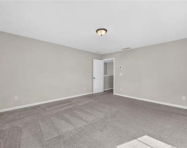 323 Golden Eagle Parkway - Photo Thumbnail 14