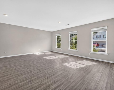 323 Golden Eagle Parkway - Photo Thumbnail 1