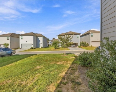 323 Golden Eagle Parkway - Photo Thumbnail 21