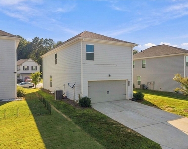 323 Golden Eagle Parkway - Photo Thumbnail 4