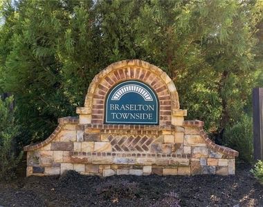 323 Golden Eagle Parkway - Photo Thumbnail 28
