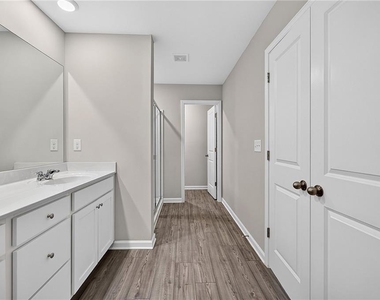 323 Golden Eagle Parkway - Photo Thumbnail 15