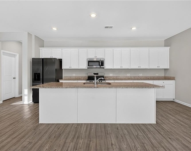 323 Golden Eagle Parkway - Photo Thumbnail 8
