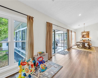 1525 Keystone Drive - Photo Thumbnail 7