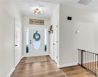 1525 Keystone Drive - Photo Thumbnail 3