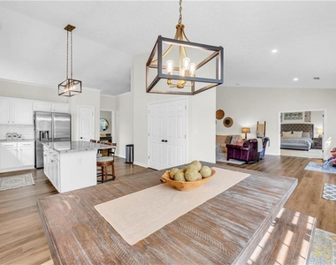 1525 Keystone Drive - Photo Thumbnail 18