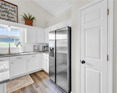 1525 Keystone Drive - Photo Thumbnail 16