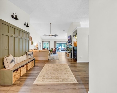 1525 Keystone Drive - Photo Thumbnail 4