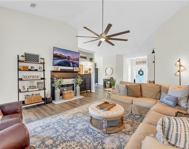 1525 Keystone Drive - Photo Thumbnail 8
