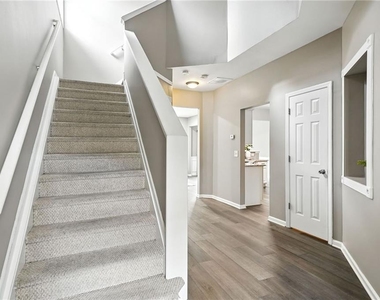 6030 Ellington Cove - Photo Thumbnail 10