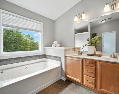 6030 Ellington Cove - Photo Thumbnail 20