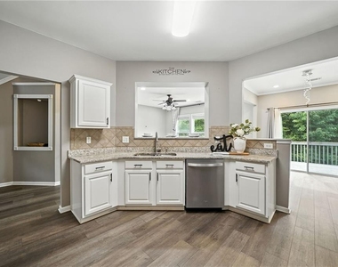 6030 Ellington Cove - Photo Thumbnail 8