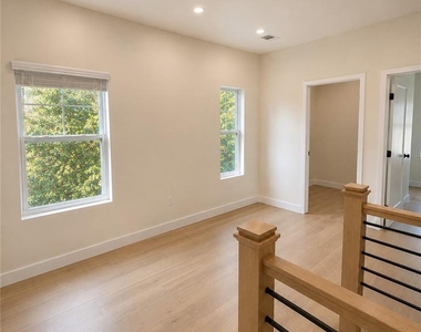 185 Wadley Street Nw - Photo Thumbnail 2