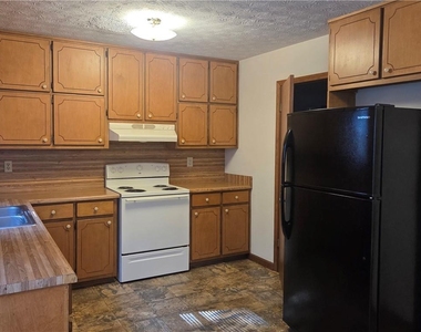 8492 Pineland Drive - Photo Thumbnail 6