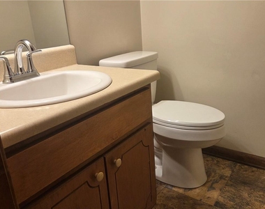 8492 Pineland Drive - Photo Thumbnail 5