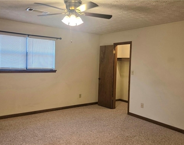 8492 Pineland Drive - Photo Thumbnail 11