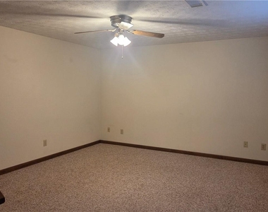 8492 Pineland Drive - Photo Thumbnail 4
