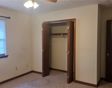 8492 Pineland Drive - Photo Thumbnail 12