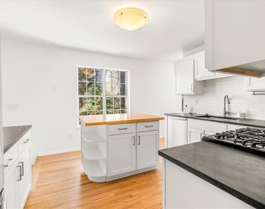 11190 Abbotts Station Drive - Photo Thumbnail 6