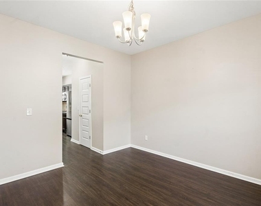 462 Fredrick Drive - Photo Thumbnail 5