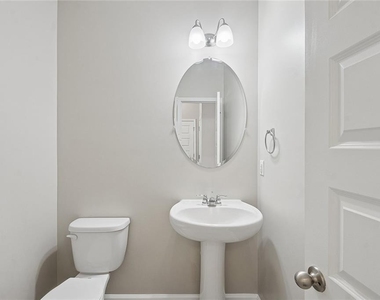 462 Fredrick Drive - Photo Thumbnail 13