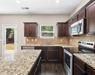 462 Fredrick Drive - Photo Thumbnail 7