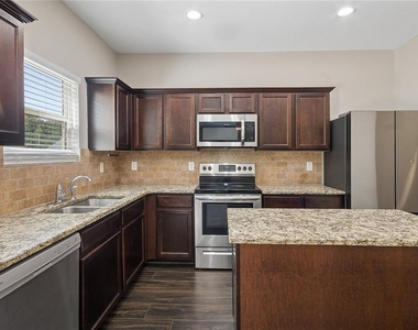 462 Fredrick Drive - Photo Thumbnail 9