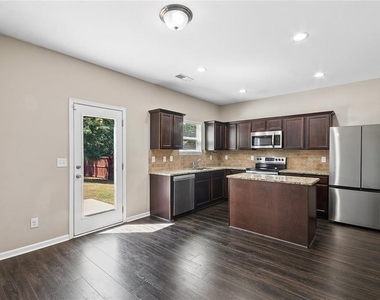 462 Fredrick Drive - Photo Thumbnail 6
