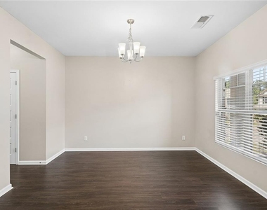 462 Fredrick Drive - Photo Thumbnail 4