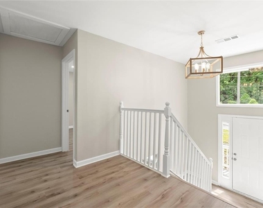 495 Larchmont Circle Nw - Photo Thumbnail 8