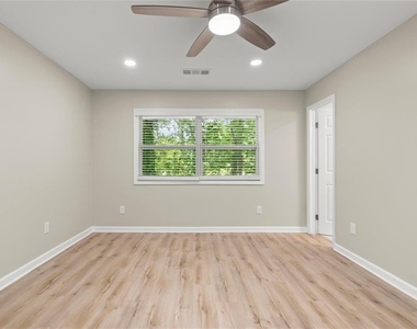 495 Larchmont Circle Nw - Photo Thumbnail 12