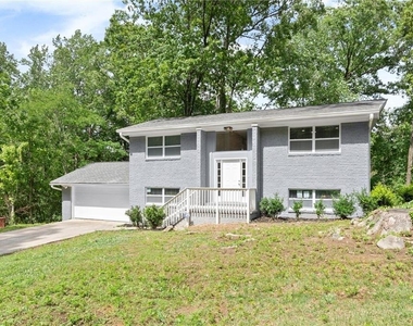 495 Larchmont Circle Nw - Photo Thumbnail 3
