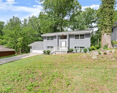 495 Larchmont Circle Nw - Photo Thumbnail 2