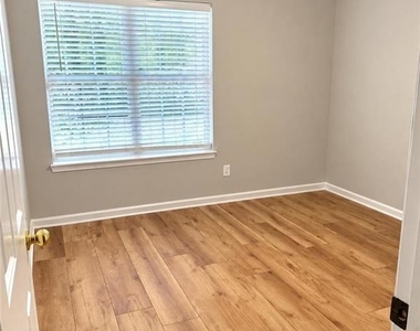 1055 Chatham Road - Photo Thumbnail 14