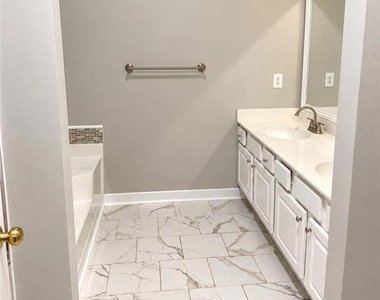 1055 Chatham Road - Photo Thumbnail 6