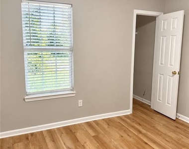 1055 Chatham Road - Photo Thumbnail 12
