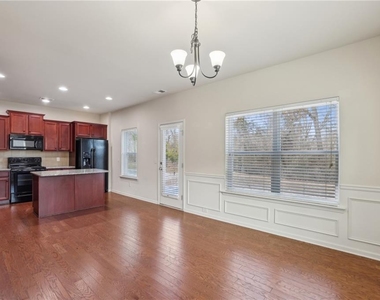 3145 Englewood Drive - Photo Thumbnail 6