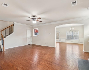 3145 Englewood Drive - Photo Thumbnail 3