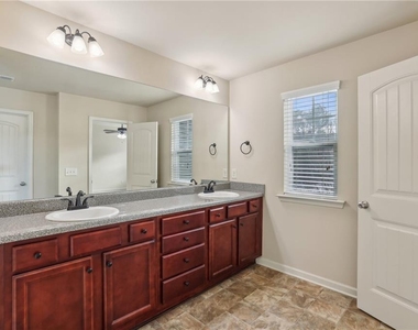 3145 Englewood Drive - Photo Thumbnail 17