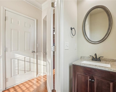 3145 Englewood Drive - Photo Thumbnail 11