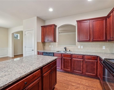 3145 Englewood Drive - Photo Thumbnail 9