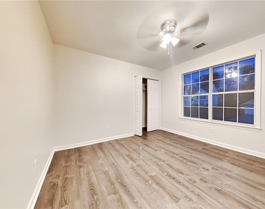 982 Forest Glen - Photo Thumbnail 13